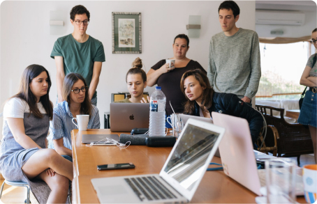 Um editor de jornal sobrecarregado